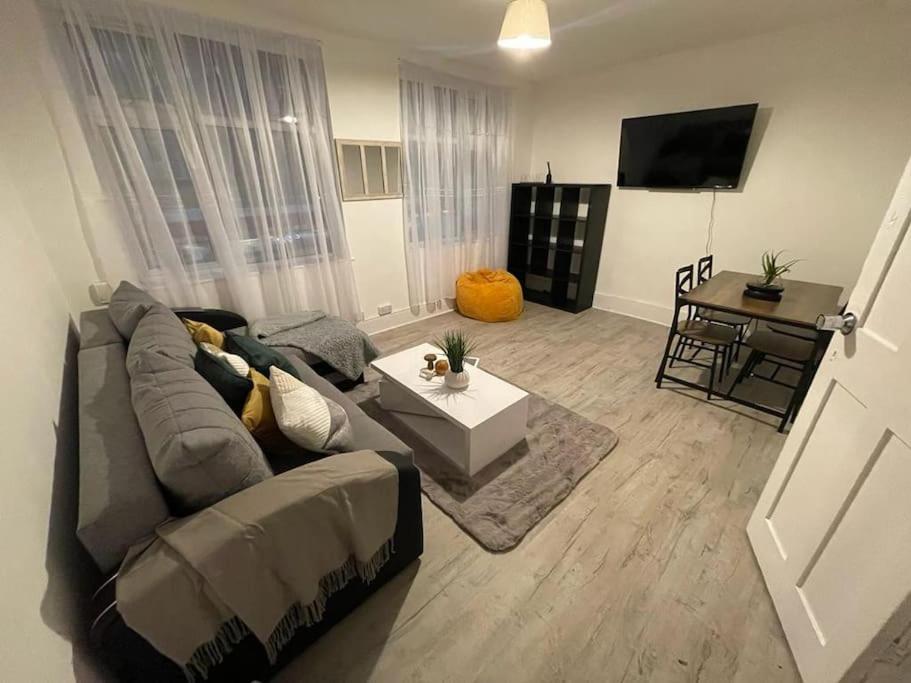 Beautiful 2 Bedroom On Tower Bridge London Bagian luar foto