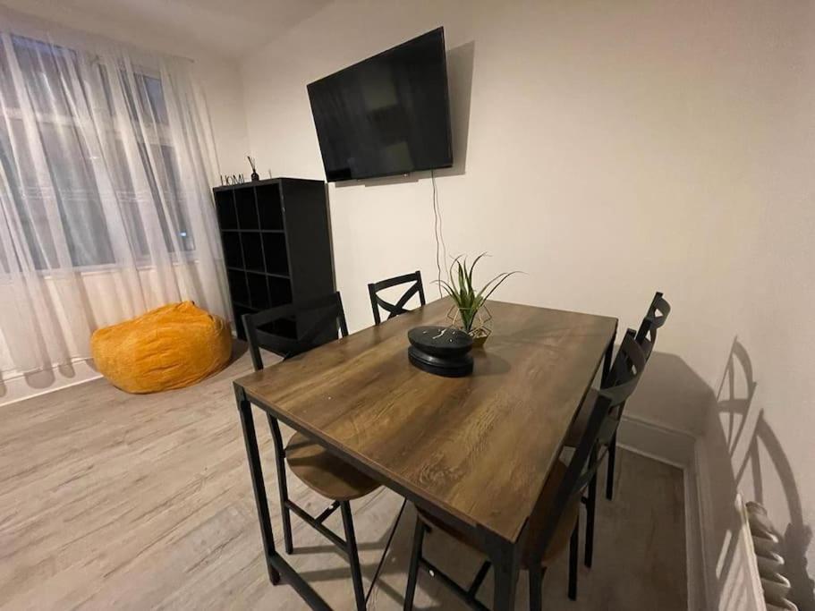 Beautiful 2 Bedroom On Tower Bridge London Bagian luar foto