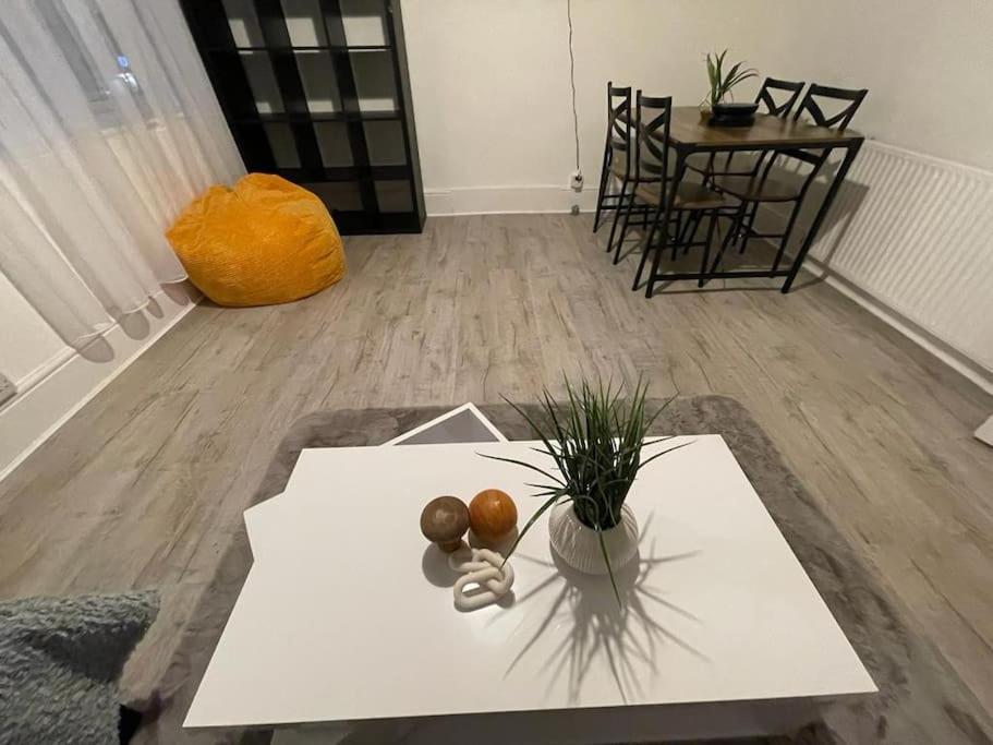 Beautiful 2 Bedroom On Tower Bridge London Bagian luar foto