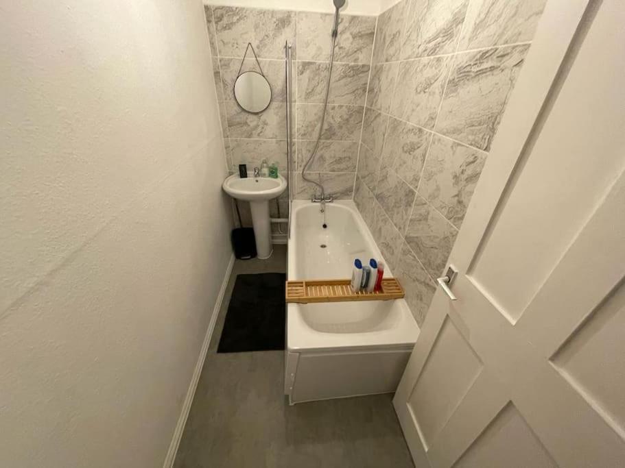 Beautiful 2 Bedroom On Tower Bridge London Bagian luar foto